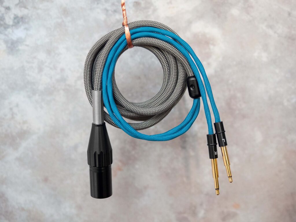 Replacement cable for Meze 99 Classics, 109 Pro, 99 Neo and 99 Noire headphones. Extended 3.5mm plugs suitable for use with all Meze Headphones that use 3.5mm plugs on the headphones.